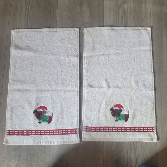 Set Of 2 Dena Home Holiday Kitchen Towels With Dog & Santa Hat Design - Picture 1 of 6